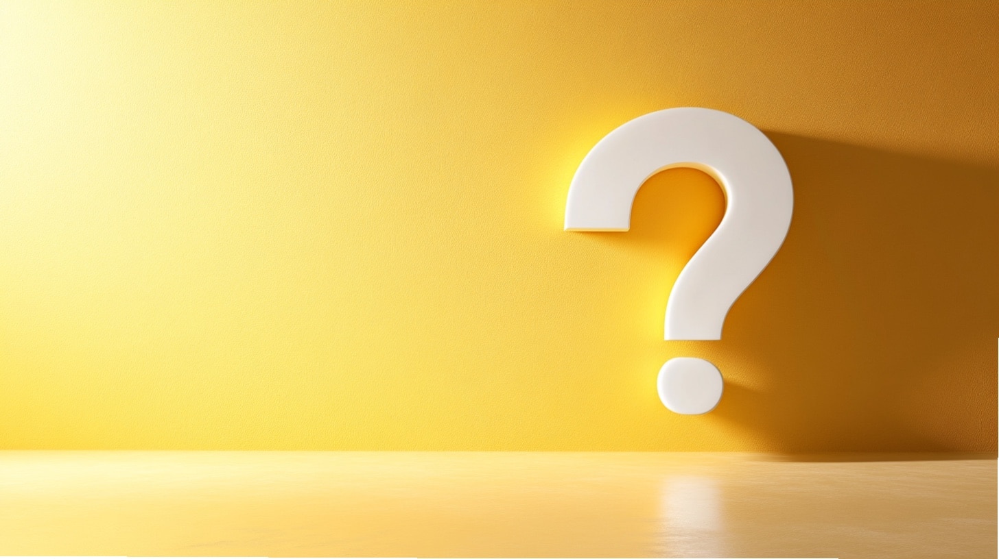 Großes weißes Fragezeichen vor einem leuchtend gelben Hintergrund, symbolisiert Neugier und offene Fragen.